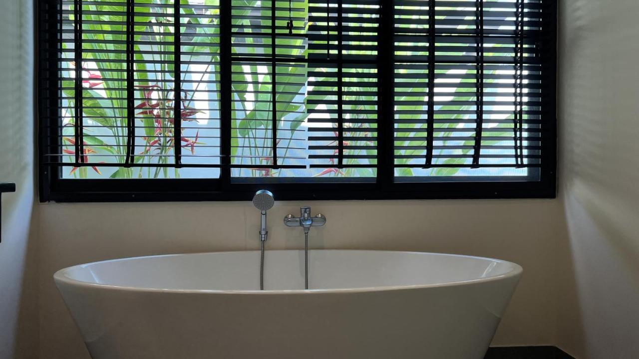 Plunge Tropic Villas 2 Naiharn Rawai Dış mekan fotoğraf